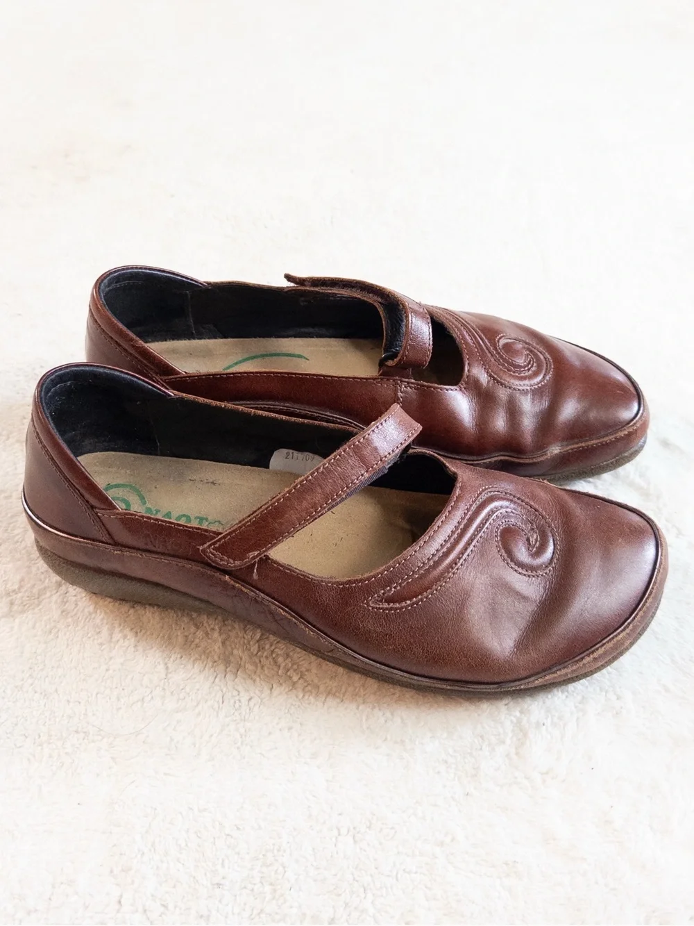 Naot Brown Leather Mary Jane Shoes Women’s Size 40 US 9/9.5 Comfort Flats